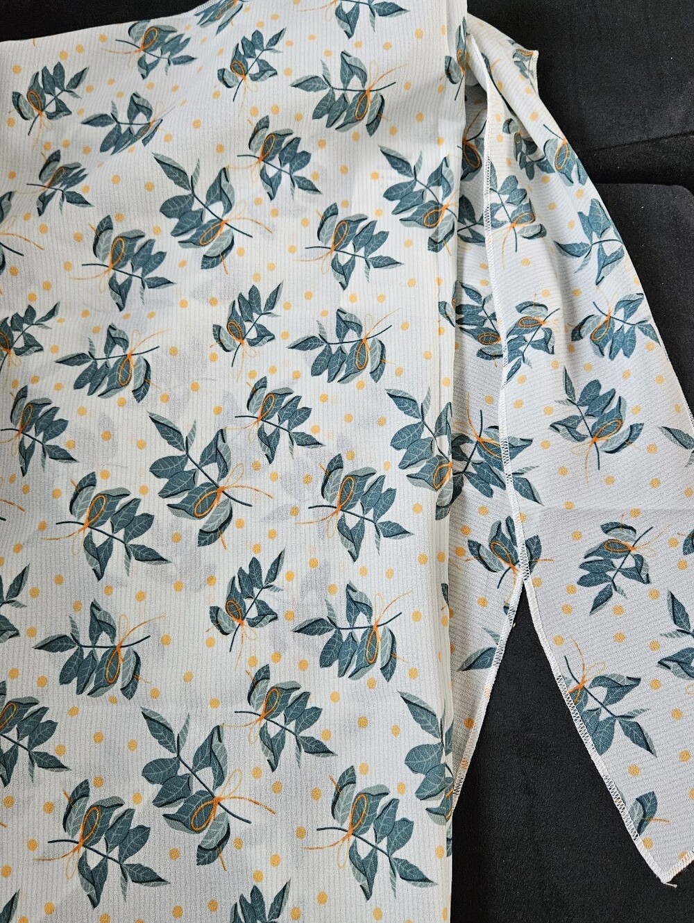 NWT Yincro Cream-colored Sarong With Floral Branch Pattern, Size XL - Picture 2 of 3
